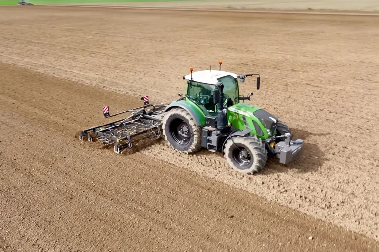 Bodenbearbeitungsgeräte – KMH - Breite 6m landmaschine Arbeit im Feld
