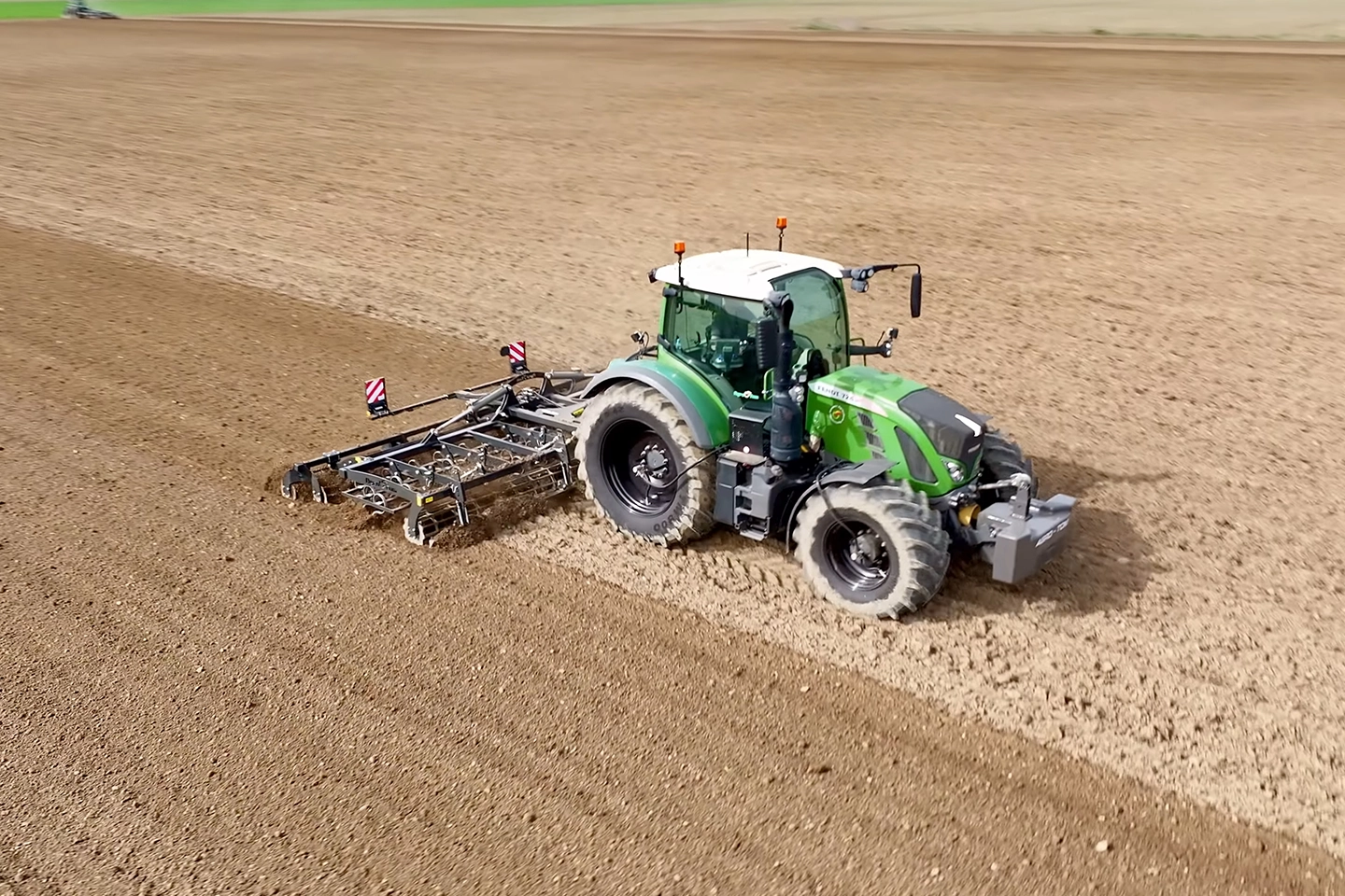 Bodenbearbeitungsgeräte – KMH - Breite 6m landmaschine Arbeit im Feld