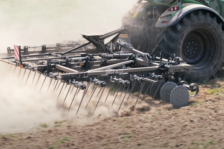 Großflächenmulcher BM - landmaschine Arbeit im Feld