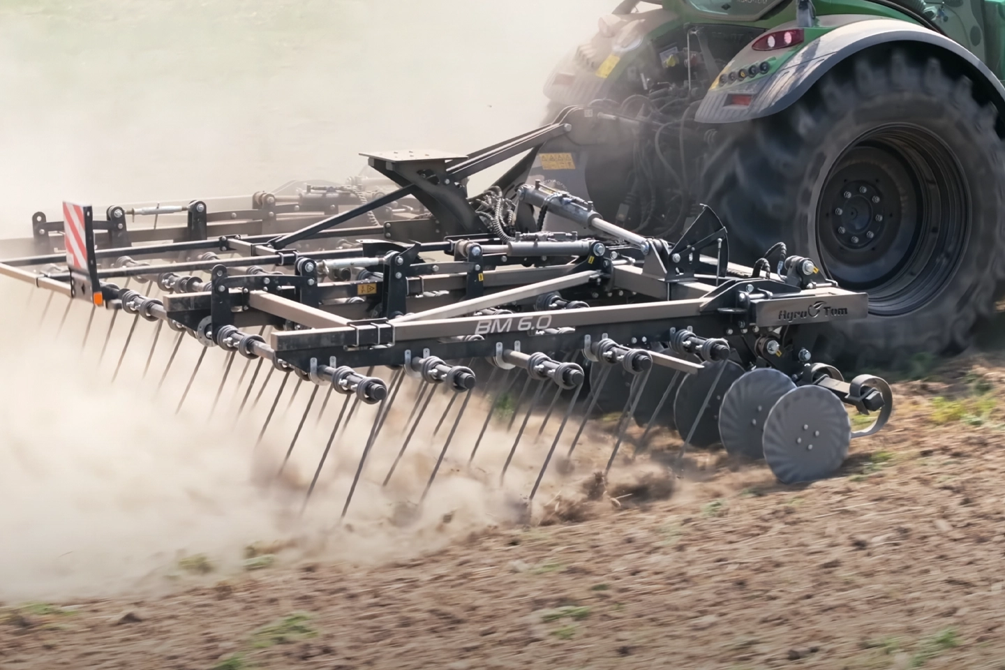 Großflächenmulcher BM - landmaschine Arbeit im Feld