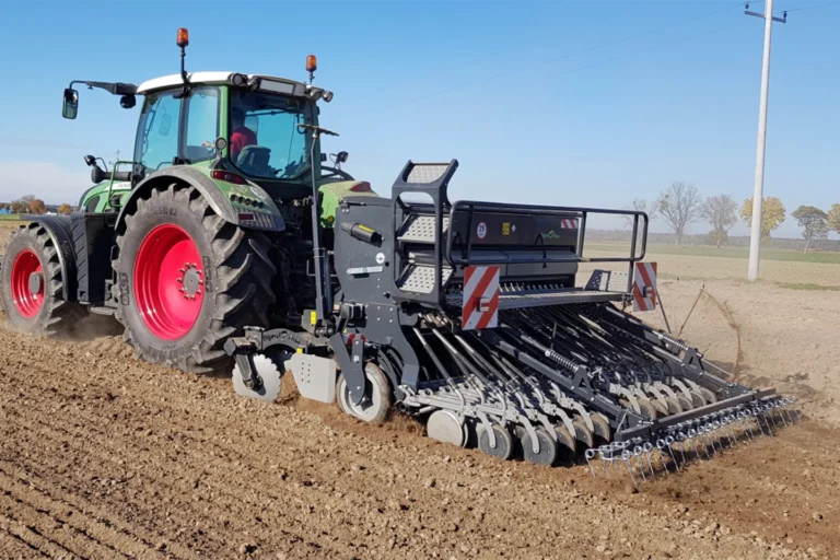 Kombinationen für Bodenbearbeitung und Aussaat – ATSN Arbeit im Feld