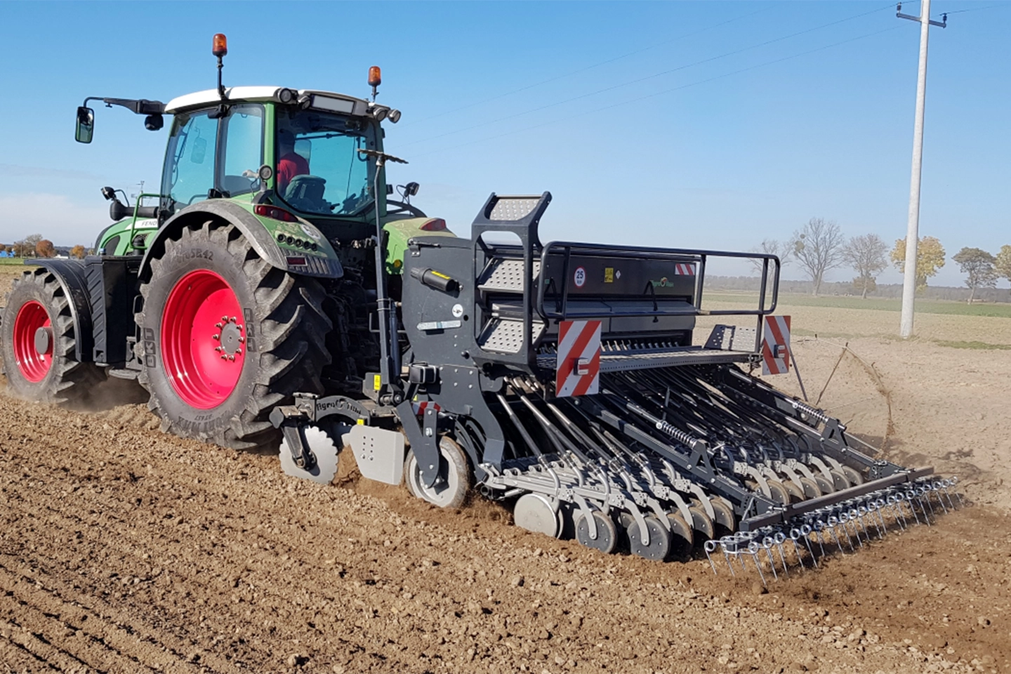 Kombinationen für Bodenbearbeitung und Aussaat – ATSN Arbeit im Feld