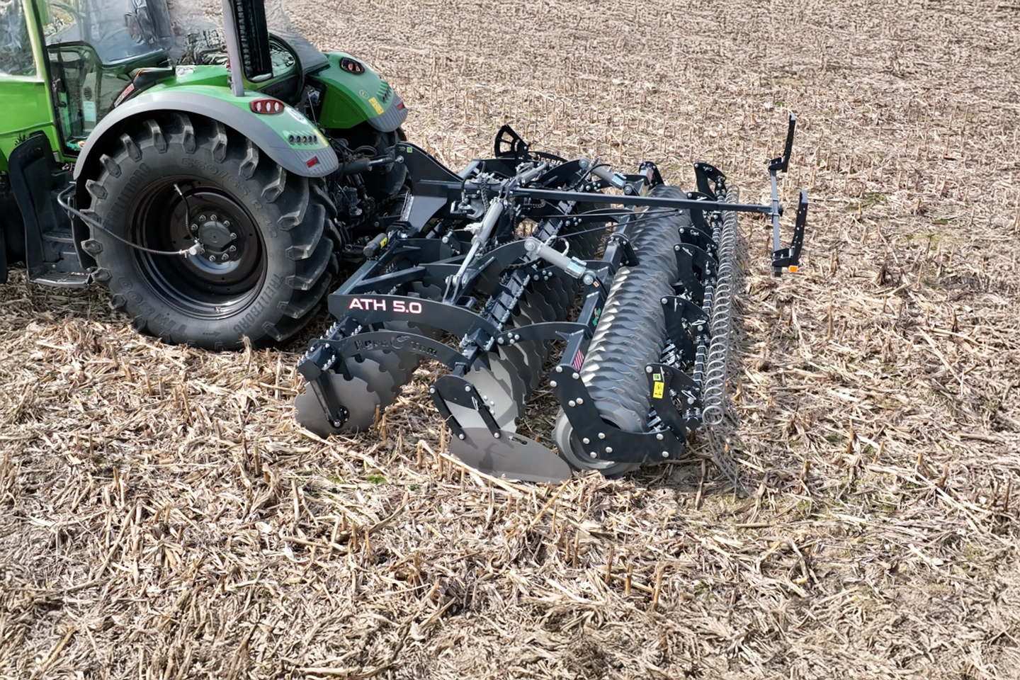 Scheibenegge Scheibenaggregat ATH landmaschine Arbeit im Feld