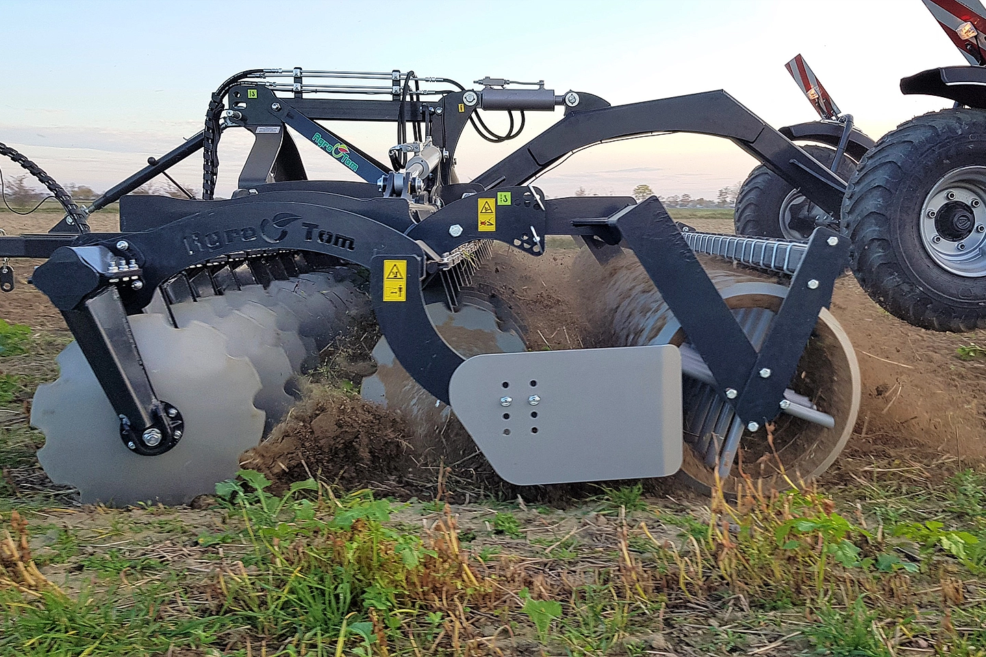 Scheibenegge Scheibenaggregat ATHL Arbeit im Feld